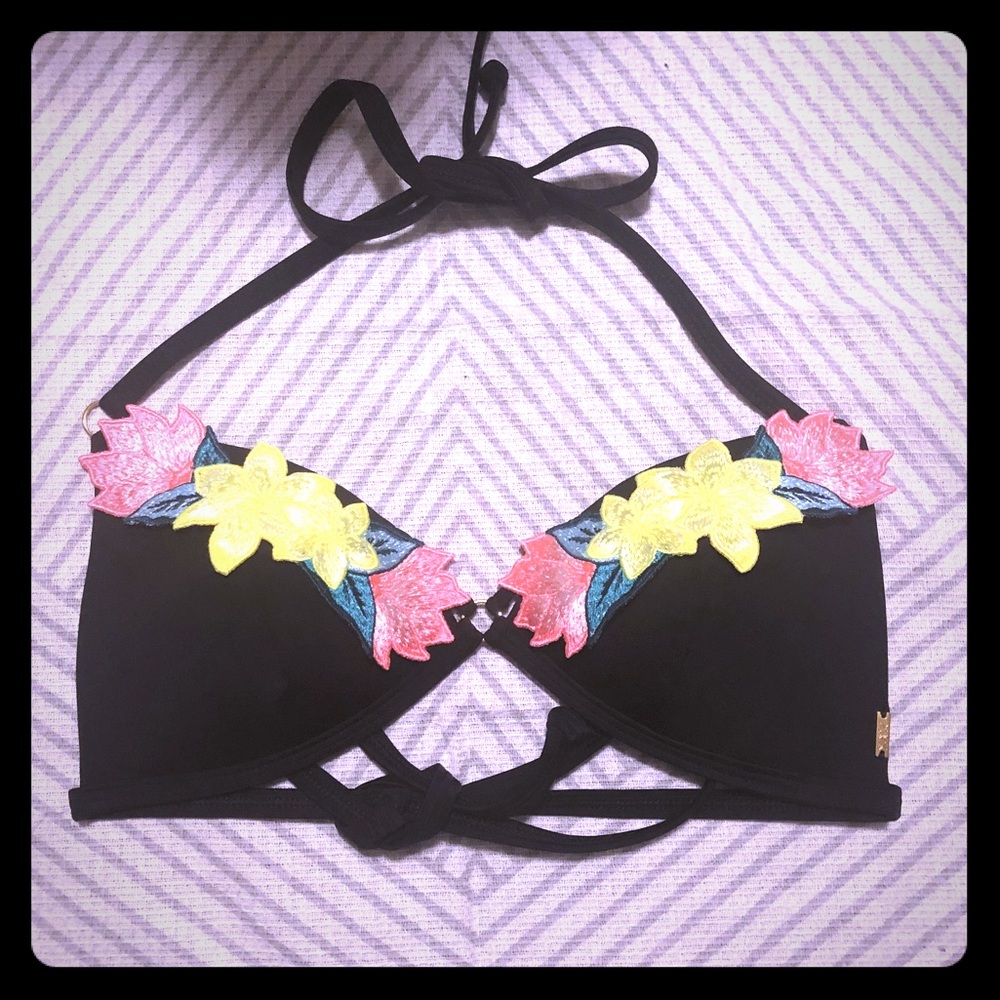 🎉 3 for $15 Victoria’s Secret bikini top